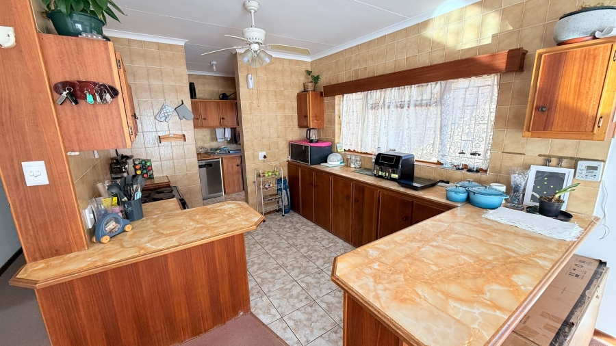To Let 3 Bedroom Property for Rent in Heiderand Western Cape